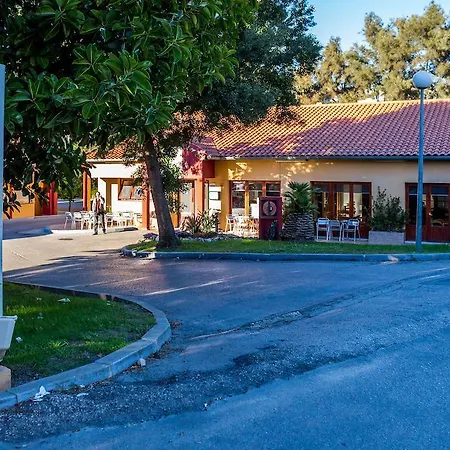 호텔 Campanile 세투발